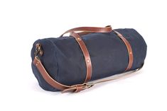 Waxed Canvas Duffle Bag | The William Duffle Waxed Canvas Bag Carry On Bag Size, Waxed Canvas Duffle Bag, Canvas Duffle Bag, Waxed Canvas Bag, Leather Duffle Bag, Leather Duffle, Short Trip, Waxed Canvas, Timeless Classic