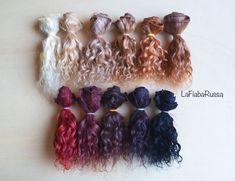 there are many different types of hair on the table, all in different colors and sizes