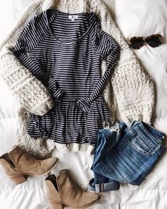 fashion Casual Chique, Fashion Goals, Outfits To Wear, Mode Boho, Spring Look, Stripe Shirt, Chunky Boots, White Sweater