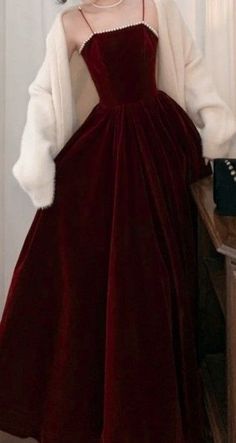 Red Prom Dress Long, Fashion London, Dark Red Dresses, Girl Soft, Simple Prom Dress, Red Dresses Classy, Dress Classy, Soft Aesthetic