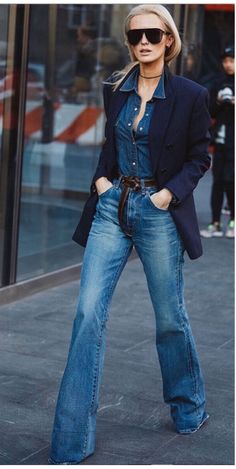 Navy Blazer Outfits, Flare Jeans Outfit, Wide Leg Jeans Outfit, Blazer Outfits For Women, Jeans Outfit Women, 50 Style, Casual Chic Outfit