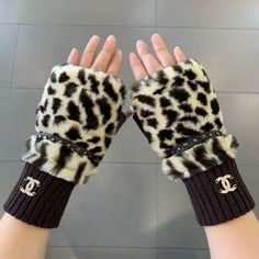 Leather Gloves Ladies, Korean Winter Outfits, Designer Gloves, Lux Fashion, Louie Vuitton, Golf Wear, Cute Hats, Girls Fashion Clothes, Rabbit Fur