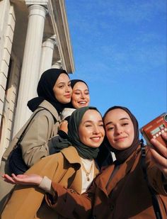 Celana Jogger Wanita, Ootd Poses, Sister Poses, Bff Photoshoot, Selfie Poses Instagram, Best Friend Photos