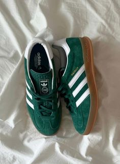 Green Gazelles Outfit, Adidas Gizzel, Adidas Green Gazelle, Gazzele Adidas, Adidas Green Shoes, Adidas Green Sneakers, Gazelebi Adidas, Gazelle Adidas Shoes, Gazelle Green Outfit