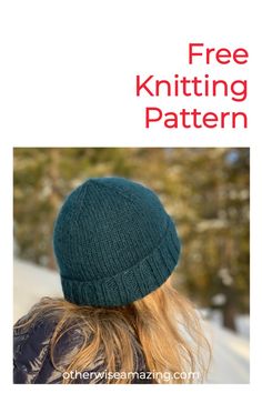 a woman wearing a knitted hat with text overlay that reads free knitting pattern