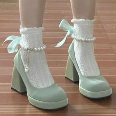 ashlyn ella | ever after high Mode Style Anglais, Παπούτσια Nike Free, Pretty Heels, Cute Shoes Heels, Green Heels, Stunning Shoes, Fancy Shoes