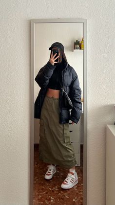 Maxi Skirt Streetwear, Winter Cargo Skirt Outfit, Cargo Skirt Winter Outfit, Utility Skirt Outfit, Kati Core, Long Cargo Skirt Outfit, Aritzia Outfits, Aritzia Outfit, Cargo Skirt Outfit