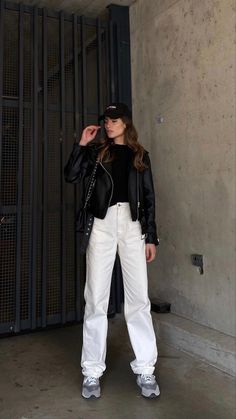 Outfits With White Jeans, Japan Outfits, Wide Leg Jeans Outfit, Outfit Autumn, Japan Outfit, Looks Street Style, Modest Fashion Outfits, Fashion Mistakes