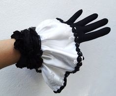 Black And White Clown, Costume Clown, Clown Costumes, Circus Outfits, White Victorian