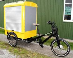 a bike with a yellow trailer attached to it