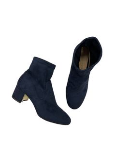 Brand: CLOTHES MENTOR Style: BOOTS ANKLE HEELS Color: BLUE Size: 6.5 Other Info: MARION PARK - MARION PARKE SKU: 101-101161-80928 CONDITION: GENTLY USED Blue High Ankle Heels For Fall, Blue Ankle-high Boots For Fall, Casual Blue Ankle Heeled Boots, Blue High Heel Winter Boots, Blue High Heel Boots For Winter, Blue Ankle-high Booties For Fall, Blue Ankle-high Heeled Boots For Winter, Winter Blue Ankle-high Heeled Boots, Casual Blue Pointed Toe Heeled Boots