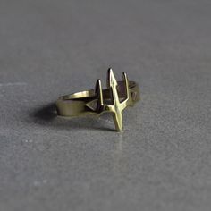 Poseidon Men Ring, Trident Greek Ring, Cushion Signet Ring, Gift for Men, Mythology Ring, Ancient Greece, Minimalist Ring MATERIAL *18k gold plated / 925 Sterling Silver *Does not tarnish or turn green and cause allergies *Does not tarnish or turn green and cause allergies COLOR * STERLING SILVER * 18K Gold * Rose Gold The size of the charm L: 2cm W:1.6 cm GIFT BOX *Each order will come in Jewellery Box. DETAIL: Ring size : Adjustable Material: 925 sterling silver * To prevent the color of your Greece Minimalist, Mens Signet Rings, Greek Accessories, Cosmic Ring, Greek Ring, Gold Finger Rings, Ring Cushion, Magical Jewelry, Punk Jewelry