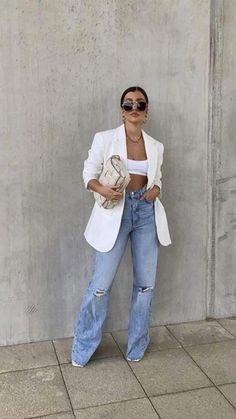 Jeans Blazer Outfit, White Blazer Outfits, Dior Style, Outfits Con Jeans, Looks Jeans, Holiday Lookbook, Look Jean, Mode Kimono, Brunch Outfit