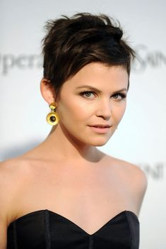 We love how this looks a little tussled and yet super chic. Short Hair Cuts For Round Faces, Celebrity Short Hair, Dunner Wordend Haar, Ginnifer Goodwin, Trendy Short Haircuts, Round Face Haircuts, Very Short Hair, Penteado Cabelo Curto, Short Pixie Haircuts