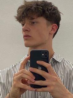 Mens Short Sides Haircut, Short Hairstyles For Men Aesthetic, Men’s Hair Long Too Short Sides, Guys Hair 2023, Short Textured Fringe Haircut Men, Best Haircuts For Wavy Hair Men, Haircuts For Brown Men, Guy Haircuts Wavy Hair, Curly Hair Men Haircut 2023