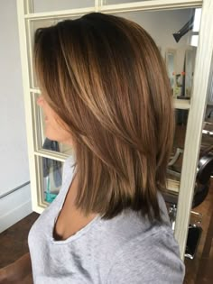 Womens Short Straight Hairstyles, Classic Hairstyles For Long Hair, Trendy Haircuts Medium Layered Hair, Shoulder Length Hair Cuts Thick Hair, Mom Cut Fine Hair, Medium Length Hairstyles For Thick Hair, Hair For Women In Their 40s, Very Layered Hair Medium, Trendy Medium Length Haircuts