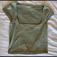 Brand New With Tags Size Small Abercrombie & Fitch A&F Women’s Seamless Fabric Cap Sleeve Tee Top Shirt Green S Everyday Fitted Green Tops, Fitted Green Everyday Tops, Green Fitted Top For Everyday, White Long Sleeve Bodysuit, Cropped Quarter Zip, Abercrombie (women), Bell Sleeve Crop Top, Cap Sleeve Tee, Camo Sweatshirt