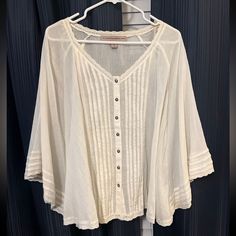 Nine West Loose Embroidered Poncho With Sleeves, Size Small But Could Fit A Medium Never Worn Without Tags Casual White Bell Sleeve Tops, Spring Long Sleeve Cotton Poncho, Spring Cotton Poncho, Spring Long-sleeved Cotton Poncho, White Cotton Bell Sleeve Top, Casual White Cotton Poncho, White Batwing Sleeve Blouse For Spring, Flowy Long Sleeve Poncho, Embroidered Poncho