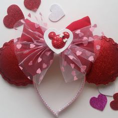 a minnie mouse headband with hearts around it