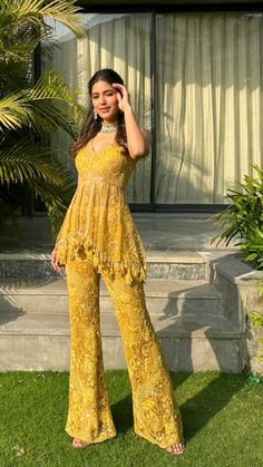 Yellow Outfit Ideas Traditional, Classy Indian Wedding Outfits, Wedding Fits Indian, Hair Styles For Traditional Dresses, Mendhi Outfits Indian, Hairstyles For Indo Western Outfits, Indo Western Sharara Outfit, Indo Western Designer Outfits, Indo Western Haldi Outfit