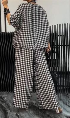 Description 👗🔥Comfy Plaid Chic! Adjustable drawstring back top & matching pants. Perfect fit, easy breezy. Make it yours, cozy two-piece set awaits! 🛍️💕 Material: Polyester String Pocket, Suit Type, Mini Robes, Plaid Top, Street Look, Plaid Tops, Plaid Print, Two Piece Sets, Estilo Casual