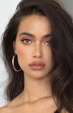 18 Most Gorgeous Prom Makeup Looks for 2021 - The Trend Spotter Sunkissed Makeup, Mekap Mata, Minimal Makeup Look, Best Natural Makeup, Prom Makeup Looks, Smink Inspiration, Minimal Makeup, Makijaż Smokey Eye, Long Dark Hair