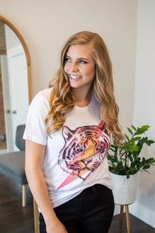 Be Bold Tiger Tee Mob Fashion, Quick Fashion, Cute Skirt, Boutique Design, Fun Fashion, Cute Skirts, Be Bold, Colorful Fashion, Favorite Jeans