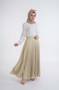 Beige pleat skirt - Modest Dresses, Abaya, Maxi, Long Sleeve dress! Beige Pleated Skirt Outfit, Beige Hijab, Beige Pleated Skirt, Maxi Long Sleeve Dress, Pleated Skirt Outfit, Hijabi Outfit, Transparent Fabric, Beige Skirt, Casual Hijab