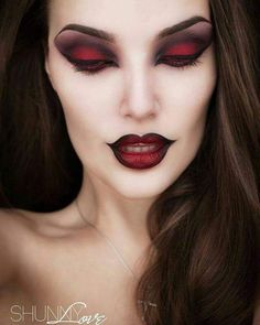 Vampire Makeup Halloween, Makeup Zombie, Halloween Make-up Looks, Witch Makeup, Halloween Tattoo