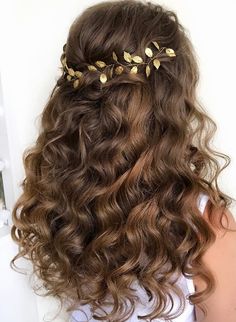 Starry Hair, Prom Hairstyles With Gold Accessories, Curly Hairstyles Indian Wedding Simple, Greek Goddess Hairstyles Long, Cottagecore Prom Hair, Curly Hairstyles For Medium Hair Wedding, Curly Hair Jewelry, Wedding Hair Cottagecore, Whimsical Wedding Hair Styling Accessories