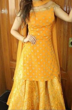 Haldi Dress, Design Kurta, Sharara Designs, Haldi Outfits, Trainers Nike, Navy Nike, Gaun Fashion