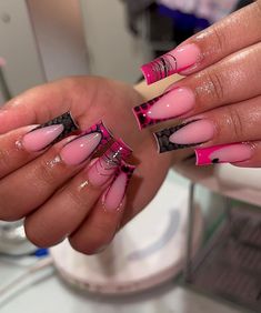 Medium Acrylic Nails Christmas, Christmas Nails Medium, Nails Inspiration Baddie, Beginner Nails, Nail Poses, Coffin Acrylic Nails, Brown Acrylic Nails, Medium Coffin, Nail Collection