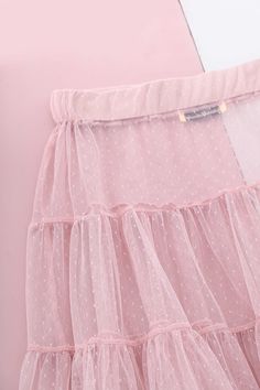 Complete your look with this unique net skirt. Featuring a feminine design and an elasticated waistband, this petticoat is statement-making and sure to turn heads. Create your perfect kit and kaboodal look today. - Elasticated waistband - Tiered net skirt