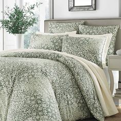 the comforter is made up and ready to be used in this bedding set