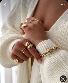 Fall Jewelry Photoshoot, Accesories Photo Ideas, Jewellery Photoshoot Ideas, Jewelry Trending, Jewellery Photography Inspiration, Jewelry Product Shots, Jewelry Photography Styling