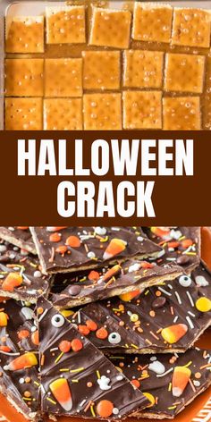 This halloween crack candy is the best easy treat for spooky season. Also known as saltine toffee candy, this sweet treat is so easy to customize with your favorite halloween candy and sprinkles. Halloween Toffee Bark, Halloween Cracker Toffee, Holloween Desserts, Halloween Crockpot, Halloween Candy Recipes, Halloween Bark, Halloween Deserts, Halloween Candy Bar, Saltine Toffee