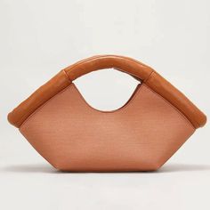 Discover our  fan-shaped luxury handbag for women, crafted with soft cotton filling. Perfect for adding a touch of sophistication to any outfit. Handbag For Women, Luxury Designer Handbags, Bag Luxury, Basket Bag, Fashion Line, Stylish Bag, Handbags For Women, Black Tote Bag, Metallic Accents