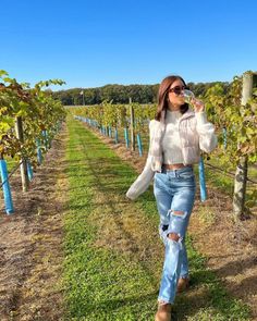 What to Wear to a Winery + 9 Outfit Ideas - Lux & Concord