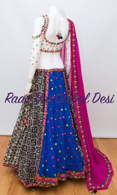 Chania Choli, Garba Dress, Choli Dress, Navratri Dress, Outfits Indian, New Saree Blouse Designs, Lehenga Gown