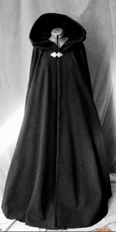 Medival Outfits Woman Cloak, Norse Women Clothing, Black Medevil Dresses, Midevil Dress Black, Witch Cloak Aesthetic, Black Cloak Outfit, Winter Medieval Dress, Black Cloak Aesthetic, Medieval Witch Outfit