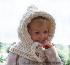 Super cute! crochet pattern $5.00 baby-adult sizes included! Girls Beanie Hats, Crochet Hooded Scarf, Crochet Hoodie, Lion Brand Wool Ease, Crochet Toddler, Scarf Infinity, Super Bulky Yarn, Hooded Scarf, Cowl Scarf