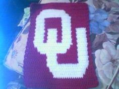 a crocheted blanket with the letter q on it