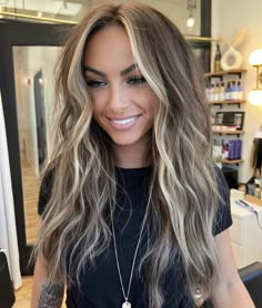 Blonde Brown Contrast Hair, Highlighted Hair With Dimension, Best Bronde Balayage, Dark Balayage Long Hair, Light Money Piece Hair, Money Piece Balayage Long Hair, Shadows Root Blonde, Foilyage Hair Brunettes Blondes, Hair Color For 2024 Summer