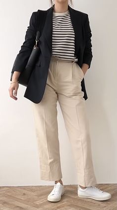 Smart Casual Work, Smart Casual Women, Casual Work Outfits Women, Mode Tips, Casual Outfit Ideas, Easy Chic, Business Casual Outfits For Work, Casual Day Outfits