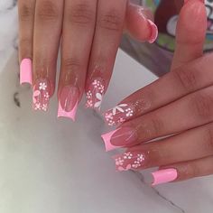 Spring Nails Medium Square, Light Pink Nails Acrylic With Glitter, Cute Pink Design Nails, Light Pink And White French Tip Nails, Spring Shorties Nails, Cute Summer Nails Flowers, Summer Nails Pink Flower, Shorties Nails Square Spring, Nails Ideas Short Summer