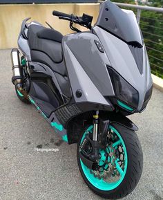 a black and blue motorcycle parked on the street