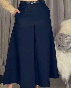 Classy Casual Outfits, Beauty Dress, Skirt And Blouse, Classy Casual, Office Wear, Daily Outfits, Skirt Fashion, Modest Fashion, Pleated Skirt