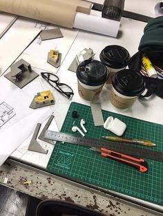 there are many items on the table to be used for making coffee cups and other things