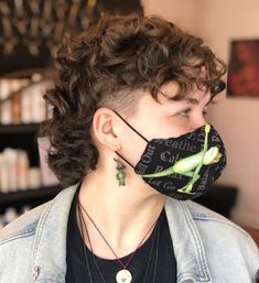 Queer Male Haircut, Queer Wavy Hair, Curly Fohawk Haircut, Mullets Haircut, Masc Curly Hair Cuts, Short Curly Mullet Hairstyle Women, Curly Mohawk Hairstyles Men