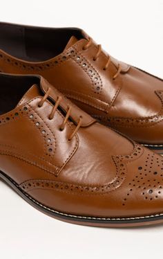 Our tan derby brogue shoes fuse classic craftsmanship with contemporary style. Meticulously crafted from premium materials, these shoes boast a sleek tan hue that is the epitome of sartorial excellence. The intricate brogue detailing adds a touch of timeless charm, elevating any look with subtle elegance. Black Tie Tuxedo, Boys Waistcoat, Tweed Overcoat, Harris Tweed Jacket, Wedding Waistcoats, Burgundy Tuxedo, Tuxedo Shoes, Black Suit Wedding, Double Breasted Waistcoat